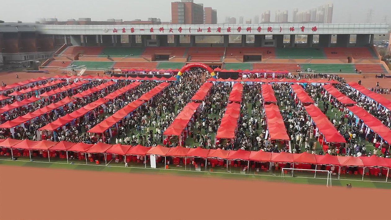 【职面未来】医学类校园双选会上演“抢人大战”